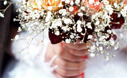 2025年农历八月初五结婚好吗 适不适合办婚礼 2025年农历八月初五结婚好吗 适不适合办婚礼